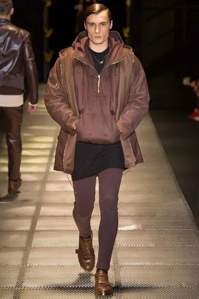 Look 43